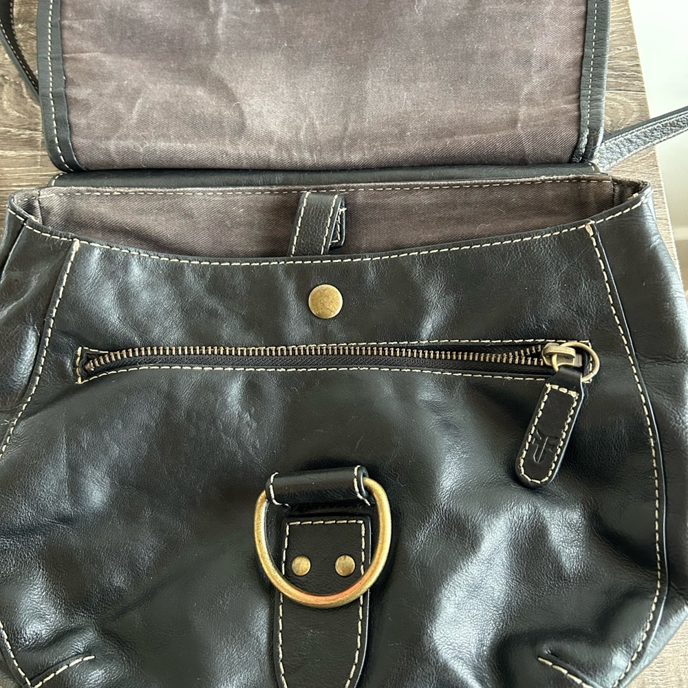 Frye all leather mail pouch style handbag. - Picture 4 of 7